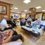 Ketua PWI Riau Raja Isyam Azwar, terlihat akrab berbincang dengan Kapolda Riau Irjen Herry Heryawan SIK MH MHum, saat audiensi dan silaturahmi yang berlangsung di ruang kerja Kapolda Riau.