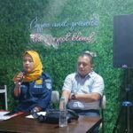 Kuasa hukum Muflihun, Ahmad Yusuf SH didampingi Weny Friaty SH saat konferensi pers di Jalan Ronggowarsito, Kamis (18-9-2025).