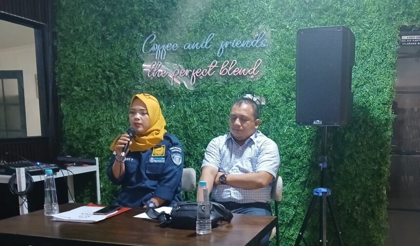 Kuasa hukum Muflihun, Ahmad Yusuf SH didampingi Weny Friaty SH saat konferensi pers di Jalan Ronggowarsito, Kamis (18-9-2025).