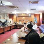 Pengurus PWI Pusat saat melakukan rapat pembahasan pemerataan hunian layak bagi Wartawan.