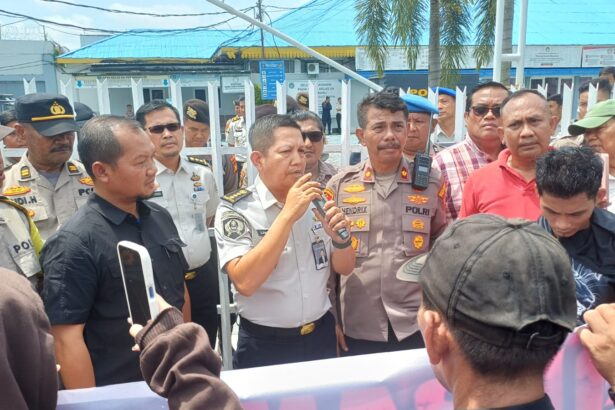 Lukman pegawai Lapas Pekanbaru saat memberikan alasan kenapa Jekson ihombing dipindahkan ke Lapas Nusakambangan.