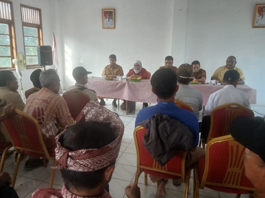 DLHK kota Pekanbaru saat mensosialisasikan trans dipo di kelurahan Palas, Selasa (09/06/2026).